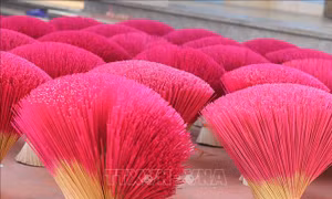 Độc đáo làng nghề làm hương Đông Khê