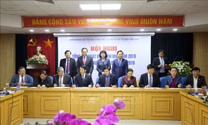Tích cực hưởng ứng phong trào thi đua, khẳng định tính nêu gương, đạo đức công vụ