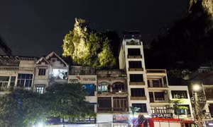 Nam thanh niên tử vong khi leo núi Bài Thơ chụp ảnh