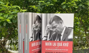Phát hành sách 'Nhìn lại quá khứ: Tấn thảm kịch và những bài học về Việt Nam' của cựu Bộ trưởng Quốc phòng Mỹ