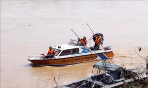 Vụ sập cầu Phong Châu: Huy động người nhái tinh nhuệ tìm kiếm người mất tích