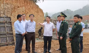 Gấp rút mở rộng đường vận chuyển chuyên dụng cửa khẩu Hữu Nghị