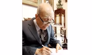 Chủ tịch nước Nguyễn Xuân Phúc tưởng niệm Giáo sư Vũ Khiêu