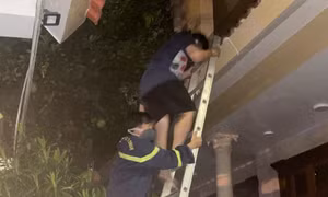 Cứu 5 người thoát khỏi đám cháy trong đêm ở Đà Nẵng