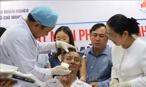 Mang lại ánh sáng cho 600.000 bệnh nhân nghèo