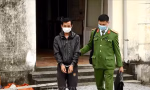 Bắt giữ nghi phạm giết người rồi bỏ trốn vào rừng