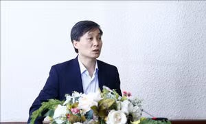 Bổ nhiệm lại, kéo dài thời gian giữ chức vụ lãnh đạo