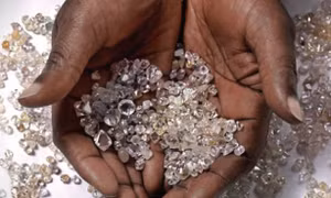 Zimbabwe phản đối Mỹ cấm nhập khẩu kim cương 