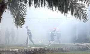 Khống chế nhanh vụ cháy tại khu dịch vụ ven biển ở Tuy Hòa