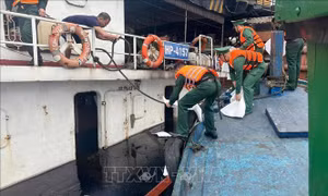 Tàu vận tải bất ngờ bị thủng đáy tại cảng Long Sơn