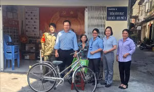 Học Bác để xây dựng chính quyền gần dân, vì dân, lấy dân làm gốc