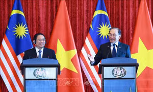 Thủ tướng Phạm Minh Chính và Thủ tướng Malaysia Anwar Ibrahim gặp báo chí 