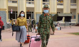 98 người hoàn thành cách ly tại Hà Nội trở về nhà
