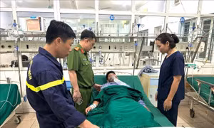 Điều trị tích cực cho ba chiến sĩ bị ngạt khí khi chữa cháy rừng
