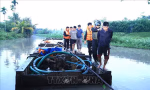 Bắt giữ nhóm đối tượng khai thác cát trái phép trên sông Đồng Nai
