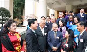 Phát huy vai trò to lớn của đội ngũ trí thức, văn nghệ sĩ trong xây dựng và bảo vệ Tổ quốc
