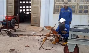 Hải quân tích cực hỗ trợ ngư dân khai thác hải sản