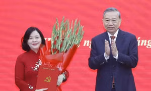 Đồng chí Bùi Thị Minh Hoài giữ chức Bí thư Đảng ủy Mặt trận Tổ quốc, các đoàn thể Trung ương