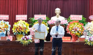 'Cha đẻ' gạo ST25 được Chủ tịch UBND thành phố Cần Thơ tặng Bằng khen