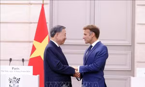 Việt - Pháp tìm động lực mới cho hợp tác kinh tế