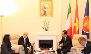 Bí thư Trung ương Đảng, Trưởng Ban Đối ngoại Trung ương Lê Hoài Trung thăm làm việc tại Italy và Vatican