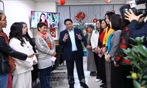 Thủ tướng Chính phủ kiểm tra công tác ứng trực và chúc Tết cán bộ, phóng viên các cơ quan thông tấn, báo chí