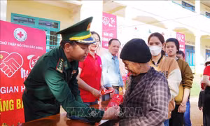 Ấm áp 'Xuân biên phòng, ấm lòng dân bản' trên biên giới Đắk Nông