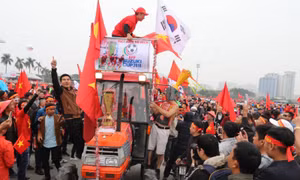 Đưa máy cày đến sân Mỹ Đình cổ vũ bóng đá