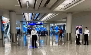 Hong Kong (Trung Quốc) tăng cường kiểm soát sức khỏe hành khách