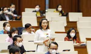 Bên lề Quốc hội: Bộ trưởng không né tránh những câu hỏi khó