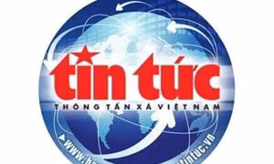 Thanh niên một tay lái xe kiểu mạo hiểm, bị phạt hơn 10 triệu đồng