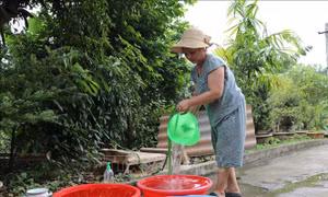 Nhiều hộ dân ở thành phố Yên Bái thiếu nước sinh hoạt trầm trọng sau thiên tai