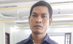 Bé gái 14 tuổi bị hiếp dâm khi đang tắm