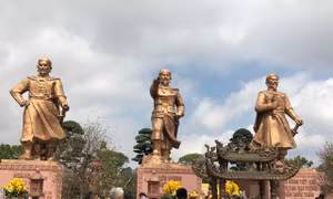 Người dân hành hương đầu năm hài lòng với tiêu chí '3 không' tại khu di tích Bạch Đằng Giang