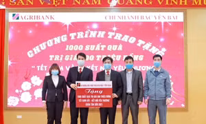 Agribank chi nhánh Bắc Yên Bái trao 1.000 suất quà tết cho người nghèo