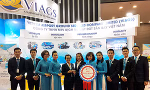Tập thể VIAGS vinh dự nhận giải thưởng thiết kế gian hàng đẹp nhất hội chợ ITE 2018.