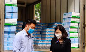 Trao yêu thương qua triệu hộp sữa theo cách của Cô Gái Hà Lan