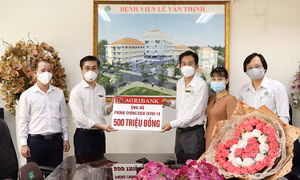 Agribank Chi nhánh Hiệp Phước ủng hộ BV Lê Văn Thịnh 500 triệu đồng phòng, chống dịch COVID-19