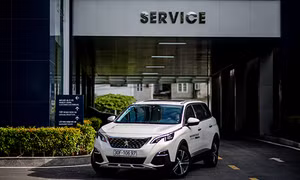 Peugeot hỗ trợ phương tiện đi lại cho khách bảo hành xe