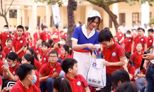 Cô Gái Hà Lan tổ chức ‘Ngày vì cộng đồng’ tại Hà Nam và Bình Dương 