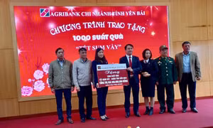 Agribank chi nhánh tỉnh Yên Bái trao tặng 1.000 suất quà tết cho người nghèo tỉnh Yên Bái