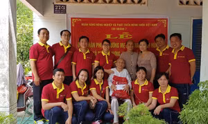 Agribank Chi nhánh 7 hỗ trợ học sinh có hoàn cảnh khó khăn ảnh hưởng dịch COVID-19
