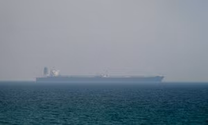 Financial Times: 'Hạm đội tàu ma' giúp Iran và Nga lách lệnh trừng phạt dầu mỏ của phương Tây