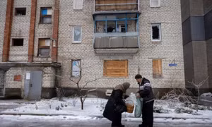 Cuộc sống khốn khó trong giá lạnh của người dân ở thị trấn tiền tuyến Ukraine