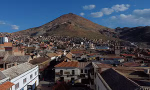 Cuộc sống của những người thợ mỏ bên trong ngọn núi 'ăn thịt người' ở Bolivia