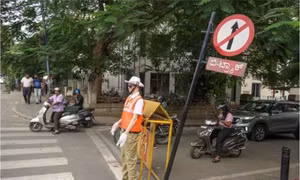 Hình nộm cảnh sát giao thông trên đường phố gây tranh cãi tại Ấn Độ