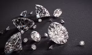 Người phụ nữ đánh tráo kim cương trị giá 5,7 triệu USD bằng đá cuội 