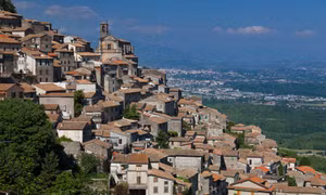 Thị trấn ở Italy vất vả rao bán những căn nhà trị giá 1 euro