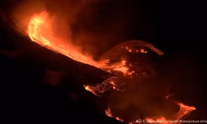 Núi lửa Kilauea ở Hawaii phun trào
