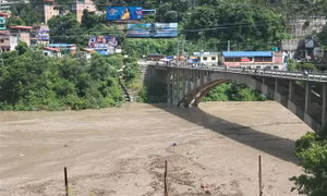 Vì sao hồ nước hình thành ở biên giới Trung Quốc đe dọa gây lũ mới tại Nepal?